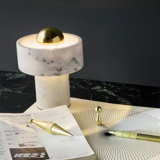 [26560A] Luminaria de Mesa en Marmol Blanco con Pantalla Redonda y Detalles Dorados E27x1 IP20 120v/60Hz